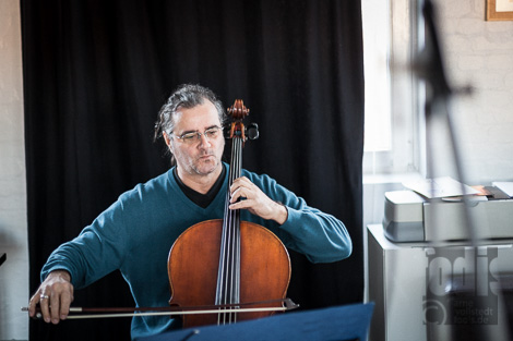 ein Cello im Fotostudio von Arne Vollstedt